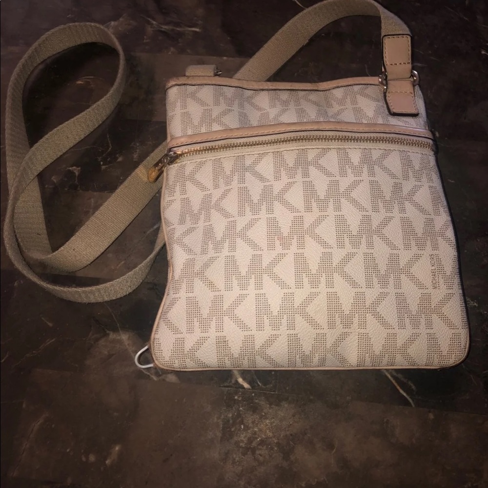 Micheal Kors cross body bag